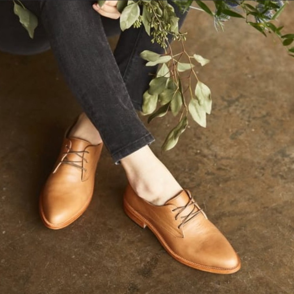 Nisolo James Oxford in Almond